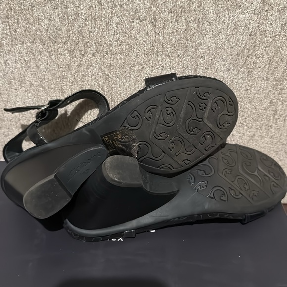 Liz Claiborne Black Wedge Sandals - Picture 4 of 5